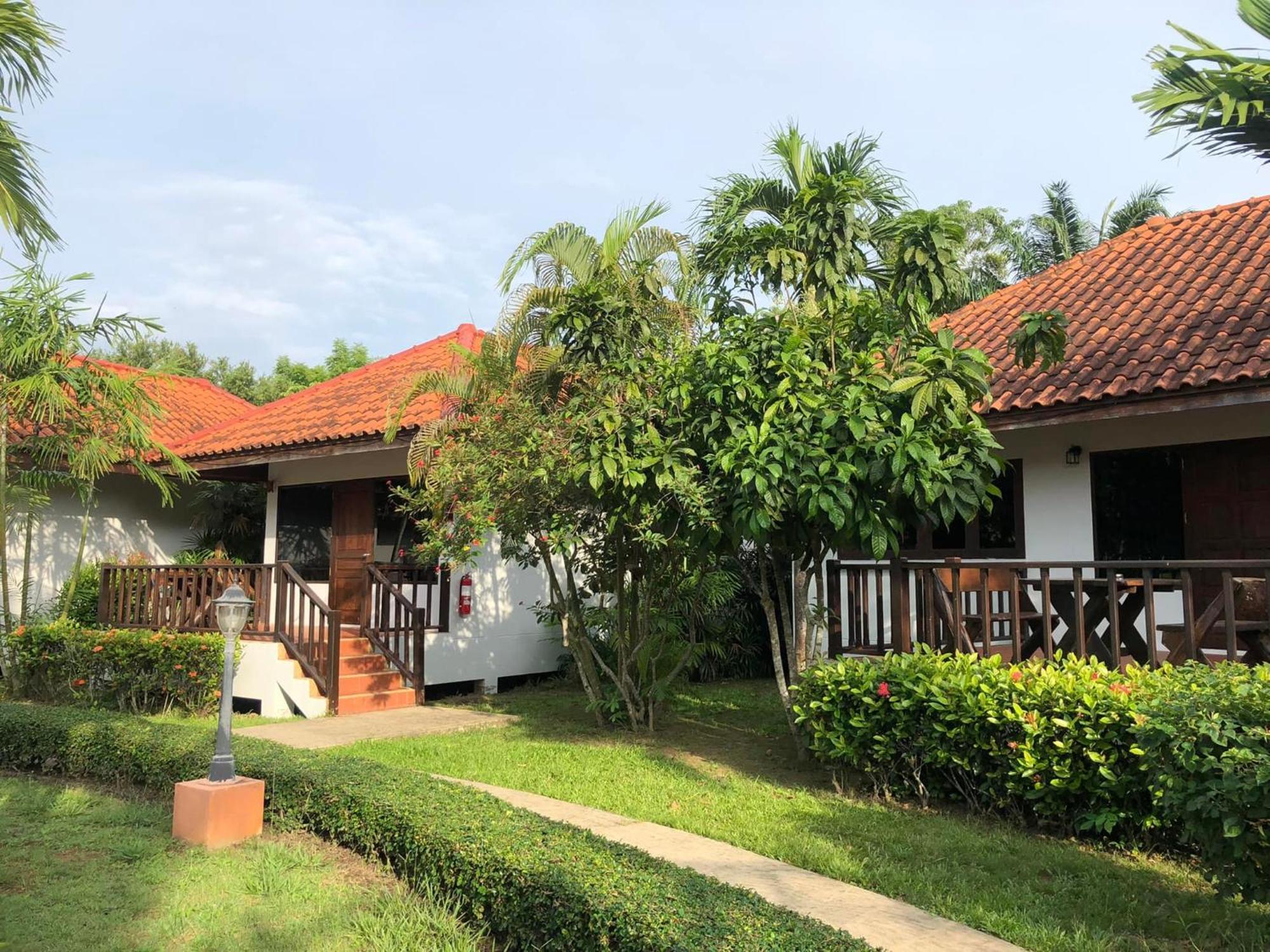 Sailom Resort Bangsaphan Bang Saphan Exterior photo